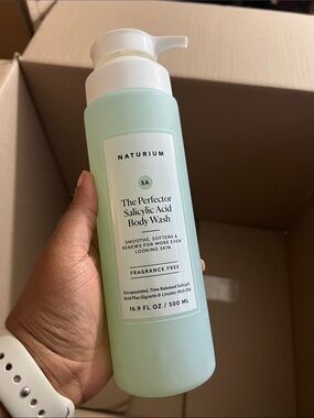 Naturium The Perfector Salicylic Acid Body Wash - Mint Green